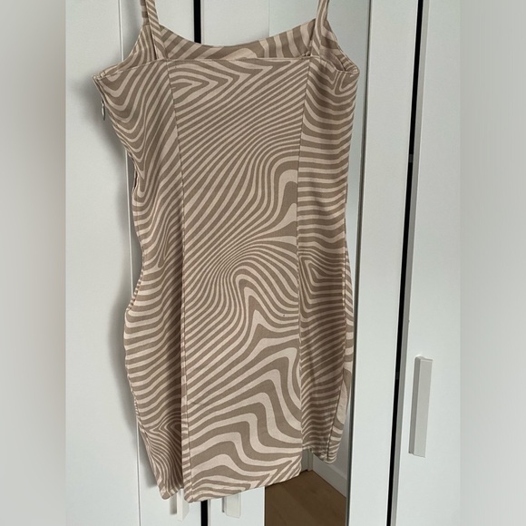 Dress - Picture 4 of 5